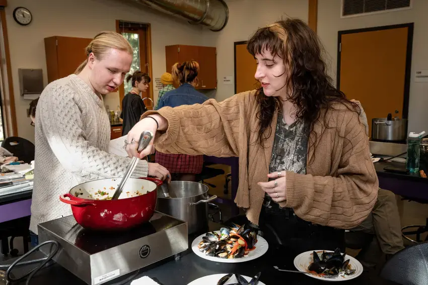 two students cooking in the SAL during a Eurasion foodways shellfish lab